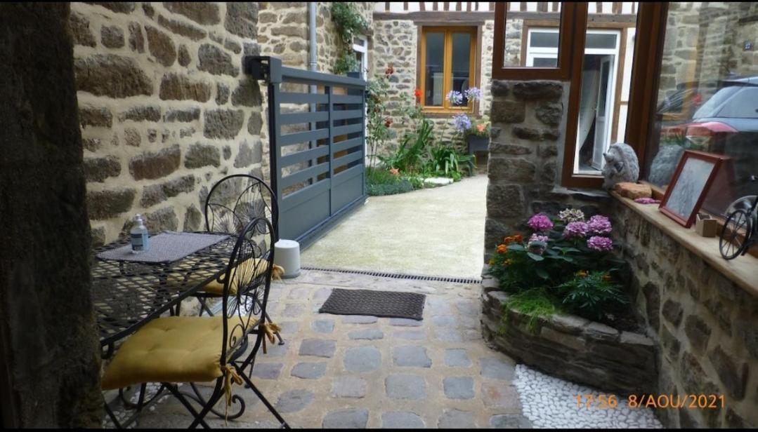 Le Logis De La Cour De Bretagne Au Port De Dinan Lanvallay Exterior foto